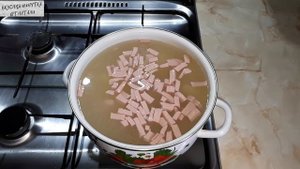 Вкуснейший сырный суп с колбасой, и пельмени!