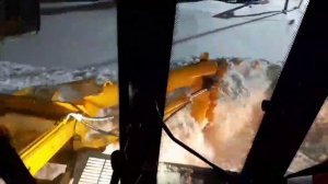 Автогрейдер СДМ-25_Боковой отвал чистит снег