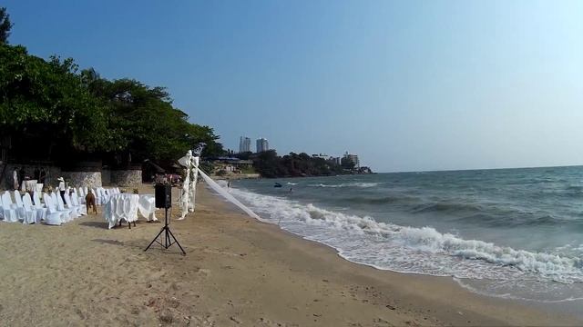 Пляж в конце 4 сойки на Пратамнаке в Паттае The beach at the end of 4 soi on Pratamnak Pattaya
