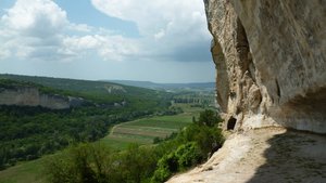 Пещерный монастырь в районе бисерного храма (Качи-Кальон)