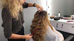 Как накрутить локоны на длинные , прямые, неокрашенные волосы ?!