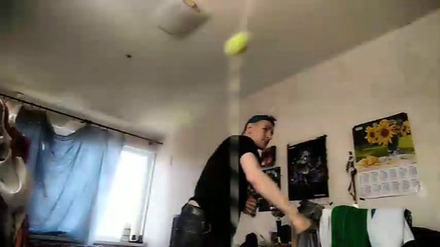 клёвая игрушка, просто разминка День пушка очень приятный и солнечный каеф! смотреть онлайн