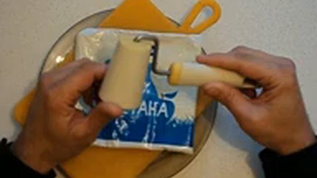 Как полностью выдавить майонез, кетчуп или сметану из пакета. смотреть онлайн