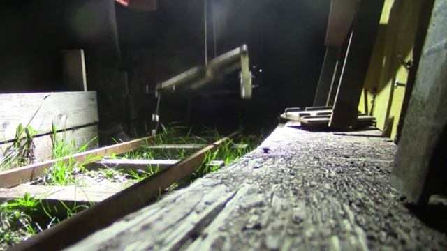 ЖД кран убирает рельсы. На дачной жд. 05 2021 смотреть онлайн