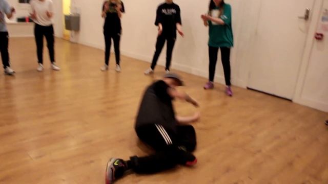 Popping | TNT class, Edinburgh | Choreography by James TheRobot смотреть онлайн