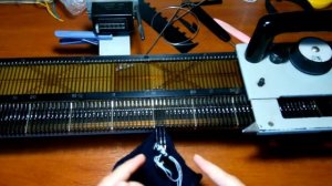 Вязание комбинезона на собачку, кошечку на однофантурной вязальной машине.