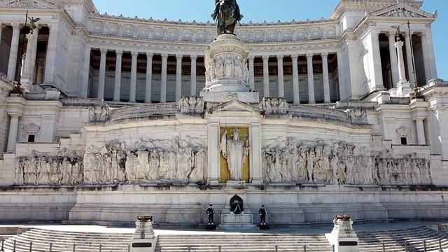 Altare della Patria - Il Vittoriano - Roma [Drone 2.7K] смотреть онлайн