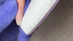 Маникюр гитаристки... Разные руки? Почему-бы и нет ?