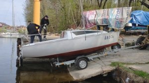 Первый спуск яхты на воду или яхта на веслах