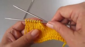 V образный вырез горловины спицами