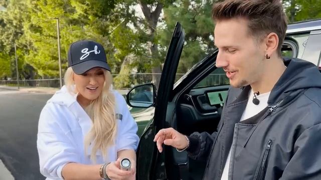 Rivian's New SUV has Surprising Features смотреть онлайн