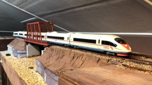 Piko Сапсан с развернутым дроссельным (трансформаторным) вагоном