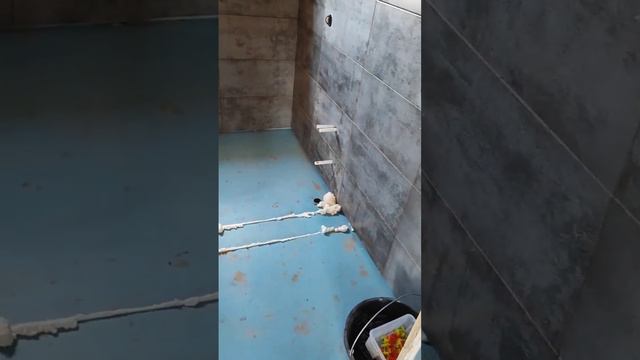 Отделочные работы в доме. Начинаем выкладывать плитку. #барнхаус #строительстводома смотреть онлайн