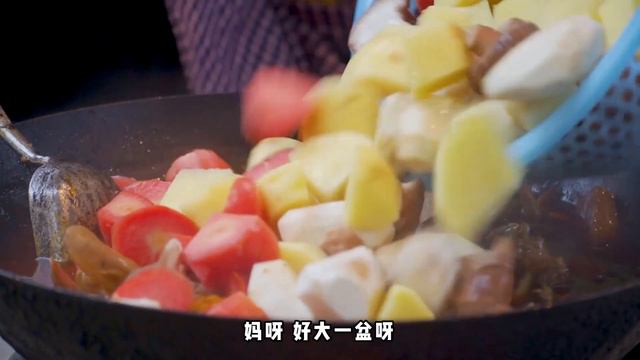 徒手抓隻大鵝，小雨用鐵鍋燉大鵝，鮮香入味，一家人大口啃肉喝酒，過癮！ 【市民朱小雨】