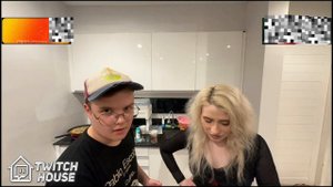 Уфф др0чит перед Светой Соллар