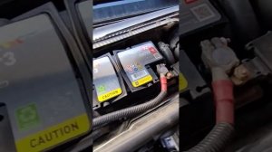 Замена аккумулятора Ауди А4 Б7 2005 2.0 тди. Audi A4 B7 Avant 2.0 TDI