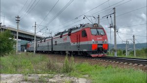 3ЭС5К-968 прибывает на станцию Слюдянка 2 с грузовым составом и толкачом в хвосте
