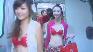 Стюардессы зажигают!!! Авиакомпания VietJet Air.