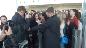 Russia Natalia Oreiro/Наталья Орейро в аэропорту встреча с фанатами перед супердискотекой 2016