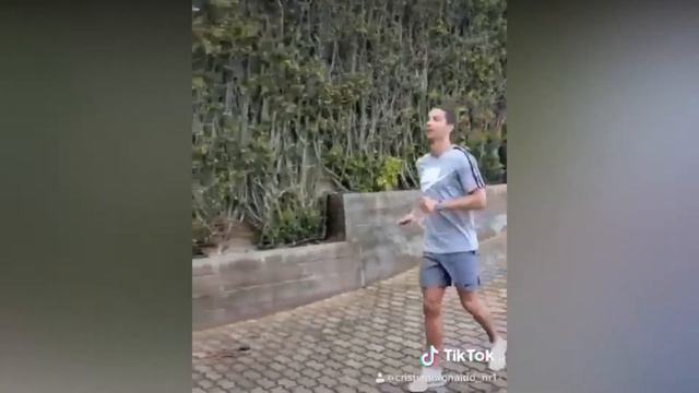 WHY ISN'T RONALDO MARRIED TO GEORGINA YET?? смотреть онлайн