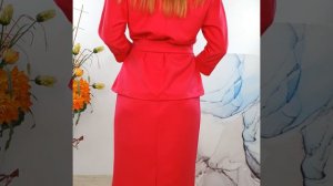 Женский деловой костюм с юбкой карандаш