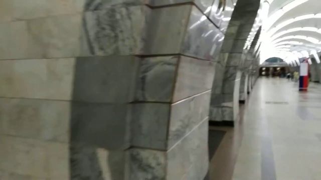 Платформа Станции Метро Чкаловская: переходы к Курскому вокзалу | MMST смотреть онлайн