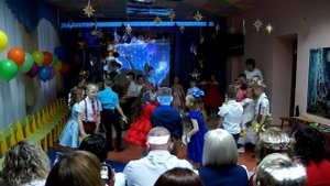 Вход на выпускном в детском саду. Танец со звёздами