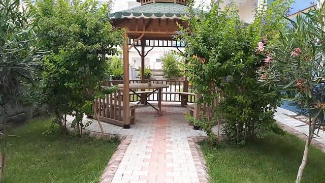 Красивый двор нашего дома. Махмутлар. Алания. Июнь 2017