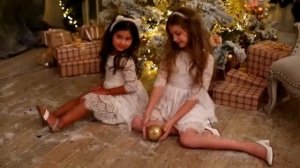 Ариела Самойлова и Лея Самойлова/Новогодняя съёмка для " I am Specia"