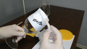 Рисунок, логотип на бокале, свадебные бокалы своими руками. Матирование пастой.