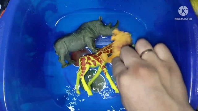 Учим животных на английском/ лев/ жираф/ носорог/ осел/ корова/ медведь/ смотреть онлайн