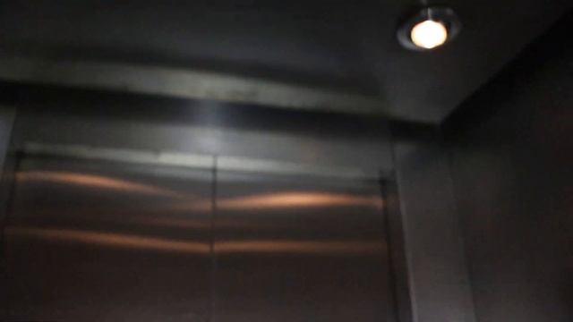 Лифт OTIS в Сити-Центре (2002 г.в) Скорость 1-м/c, Грузоподъемность 630 кг. смотреть онлайн