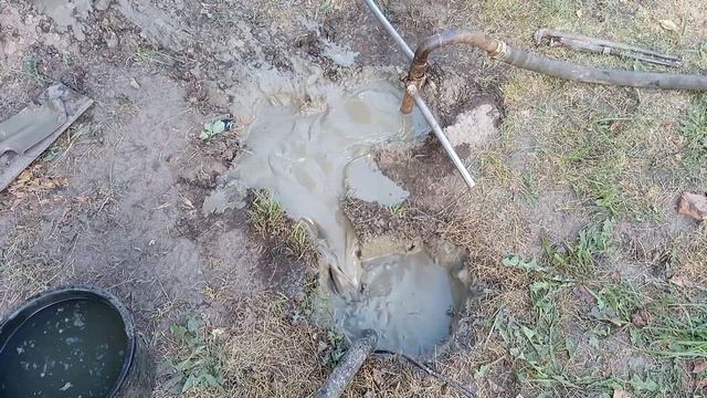 АБИССИНКА 17 МЕТРОВ/СКВАЖИНА ДЛЯ ОГОРОДА ЗА 2 ЧАСА РУКАМИ/ПЕРЕБУРИЛИ НА ДРУГОЙ ГОРИЗОНТ. смотреть онлайн