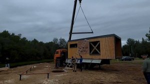 Перевозка и установка модульной бани / Доставка бани на манипуляторе. Установка на свайный фундамен