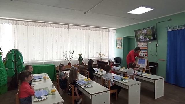 Занятие по рисованию весеннего пейзажа на кружке по ИЗО "Яблоневый цвет"
