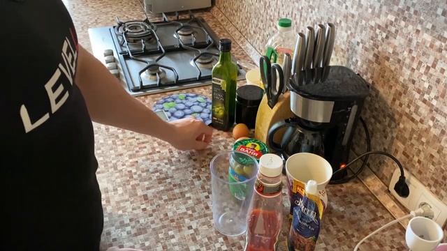 Самый большой бургер. Рецепт самого вкусного бургера. Самые вкусные булочки для бургера.