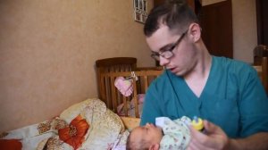 что делать, если у новорожденного ребенка насморк ? первая неделя, месяц