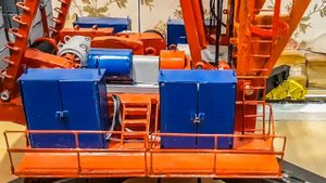 Модель башенного крана КБ-502.