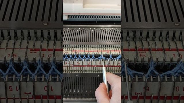 Быстрый и простой узор на вязальной машине на базе резинки 1 на 1. смотреть онлайн