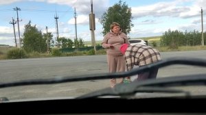 Торговля на трассе // ягоды ???//мажу ягоды чтобы быстрее продать?♀️//