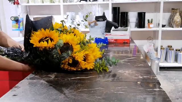 Wonderful arrangement of sunflower solidago and eucalyptus 🌞 смотреть онлайн