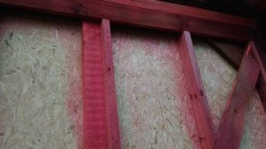 Сарай своими руками из OSB, металлосайдинга и двухскатной крышей.