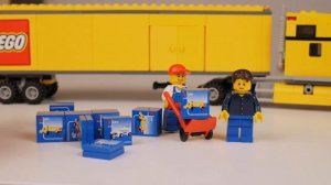 Лего-грузовик, который возит Lego! Набор 2010 года.