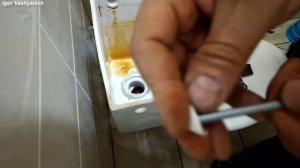 Установка сливного бачка для унитаза. Ремонт, замена арматуры сливного бачка. Регулировка арматуры.
