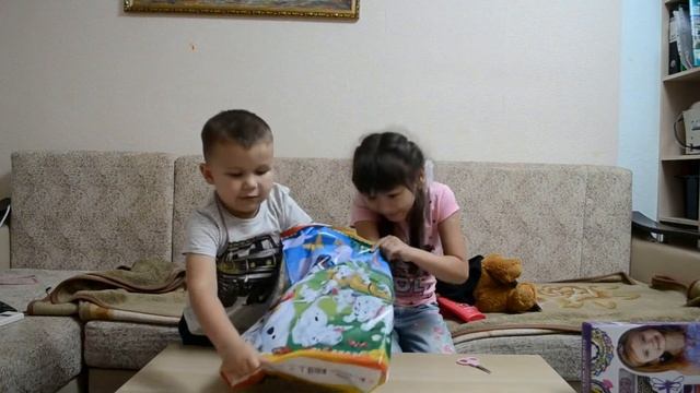 РАСПАКОВКА ПОДАРКОВ С ДНЯ РОЖДЕНИЯ САМИРЫ смотреть онлайн