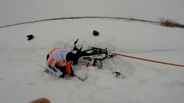 ДИКО БОМБИТ IЗАСТРЯЛИ НА СНЕГОХОДЕ. POLARIS 2017 смотреть онлайн