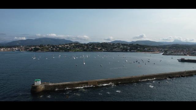 Saint-Jean-de-Luz (Pyrénées-Atlantiques), vue du ciel avec drone DJI Air 2S смотреть онлайн