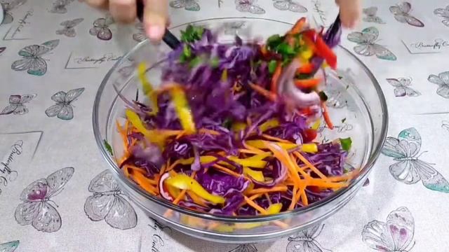 Красная капуста по корейски. Очень вкусный салат.