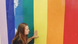 Порвали Натяжной Потолок . Что делать ? Как починить порез на потолке?