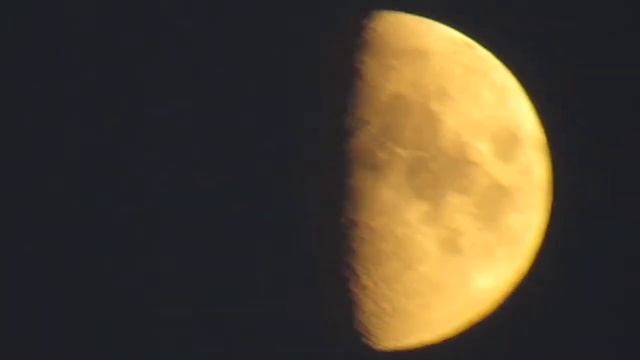 ЛУНА СНОВА В НЕБЕ! ВОЗВРАЩЕНИЕ! ПЕРВАЯ ЧЕТВЕРТЬ ЛУНЫ! Снято на мыльницу Canon Powershot SX430 IS. смотреть онлайн